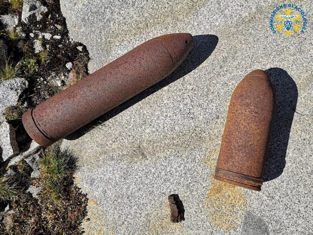 Ordigni bellici su ghiacciaio - Foto FB Comitato Glaciologico SAT