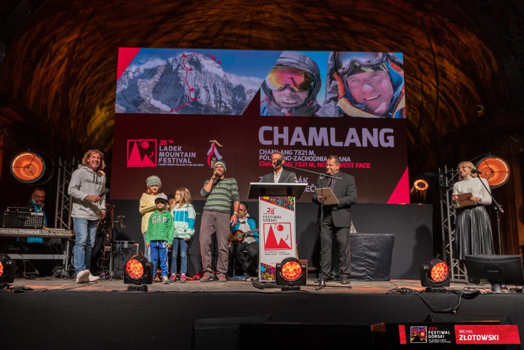 Premiazione della spedizione sul Chamlang - Foto FB Ladek Mountain Festival