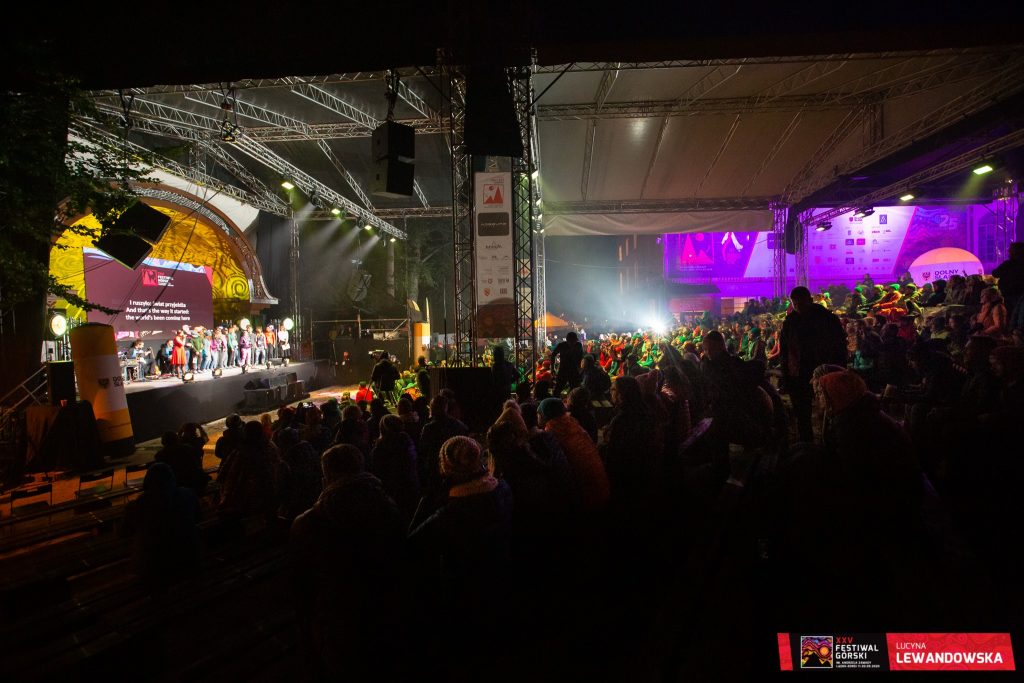 Sala gremita alla premiazione dei Piolets - Foto FB Ladek Mountain Festival