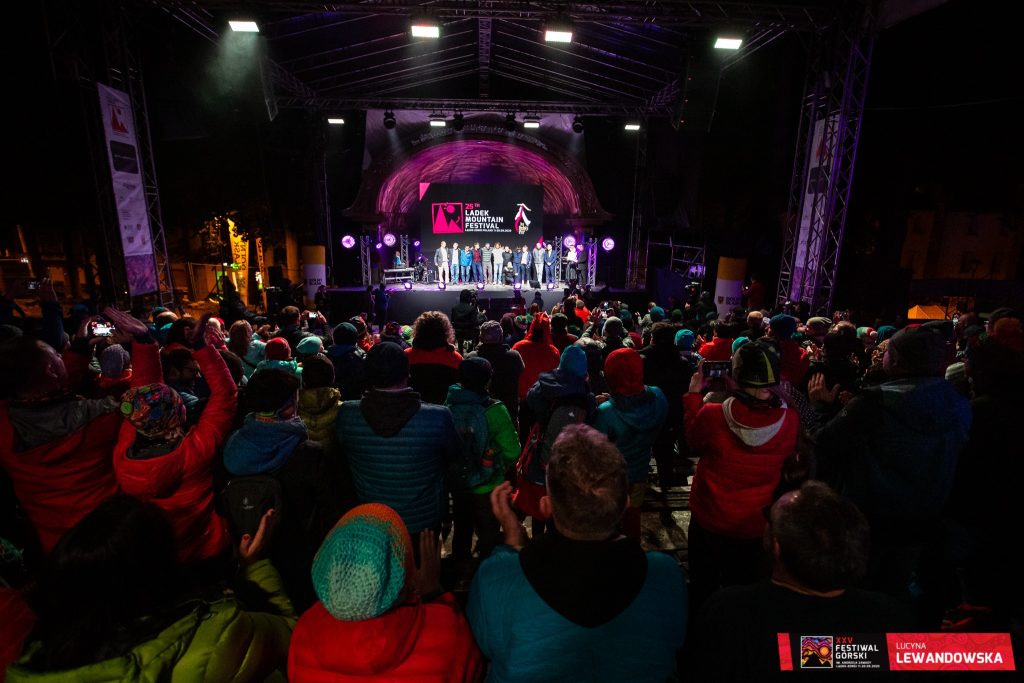 Sala gremita alla cerimonia dei Piolets - Foto FB Ladek Mountain Festival