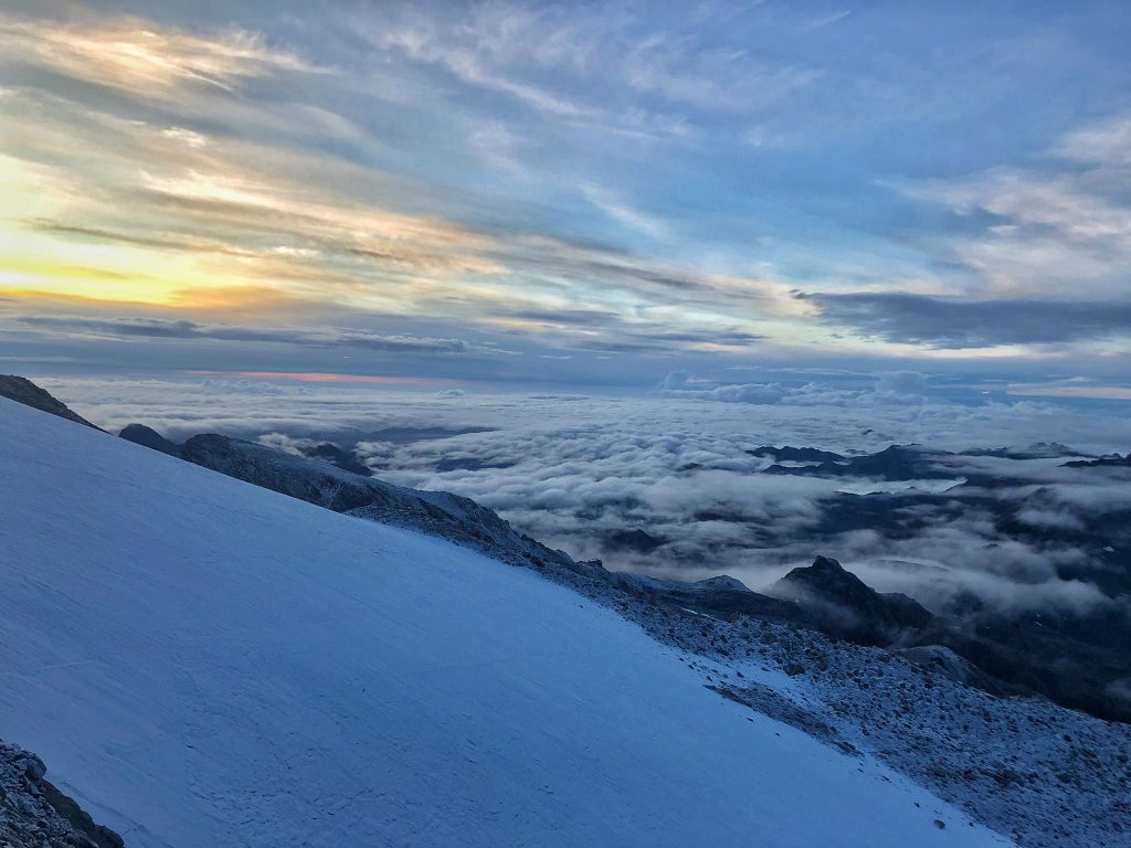 Alba sulla Gnifetti - Foto FB Rifugi Monterosa