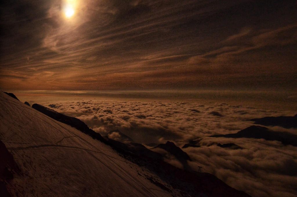 Notte stellata sulla Capanna Gnifetti - Foto FB Rifugi Monterosa