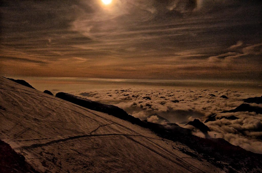 Notte stellata sulla Capanna Gnifetti - Foto FB Rifugi Monterosa