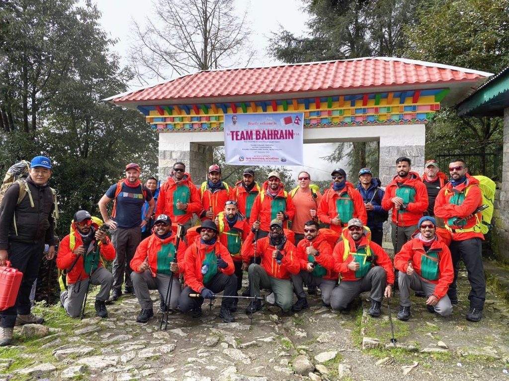 Squadra del Bahrain a Lukla - Foto FB Seven Summit Treks