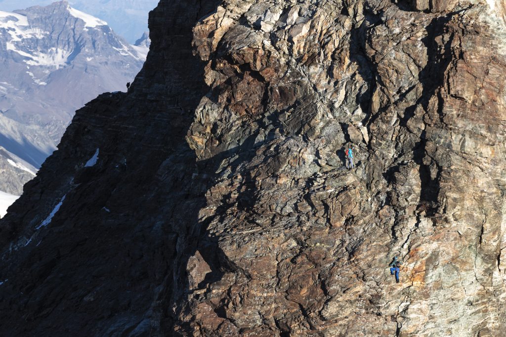 François Cazzanelli e Nadir Maguet impegnati nel concatenamento di Cervino e Dent d