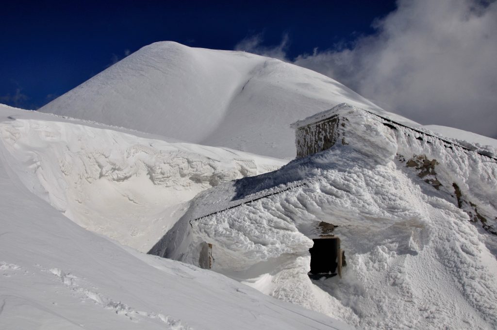 Il vecchio rifugio e il Vettore d'inverno