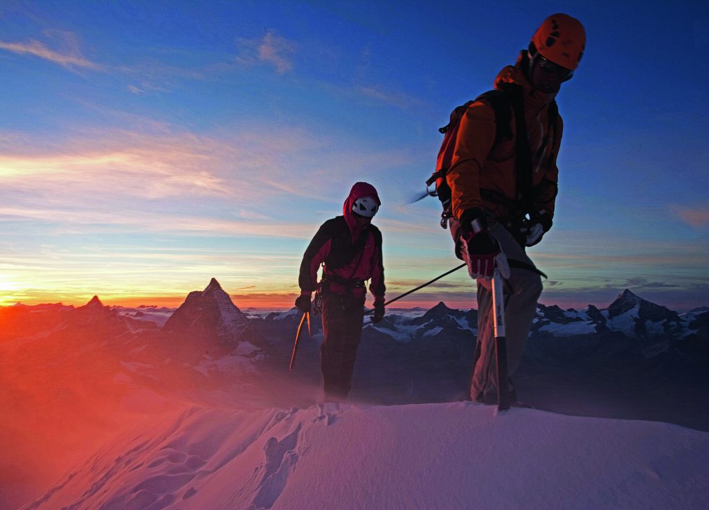 Traversata del Breithorn 4164m, sullo sfondo il Cervino. Foto @ Mario Colonel
