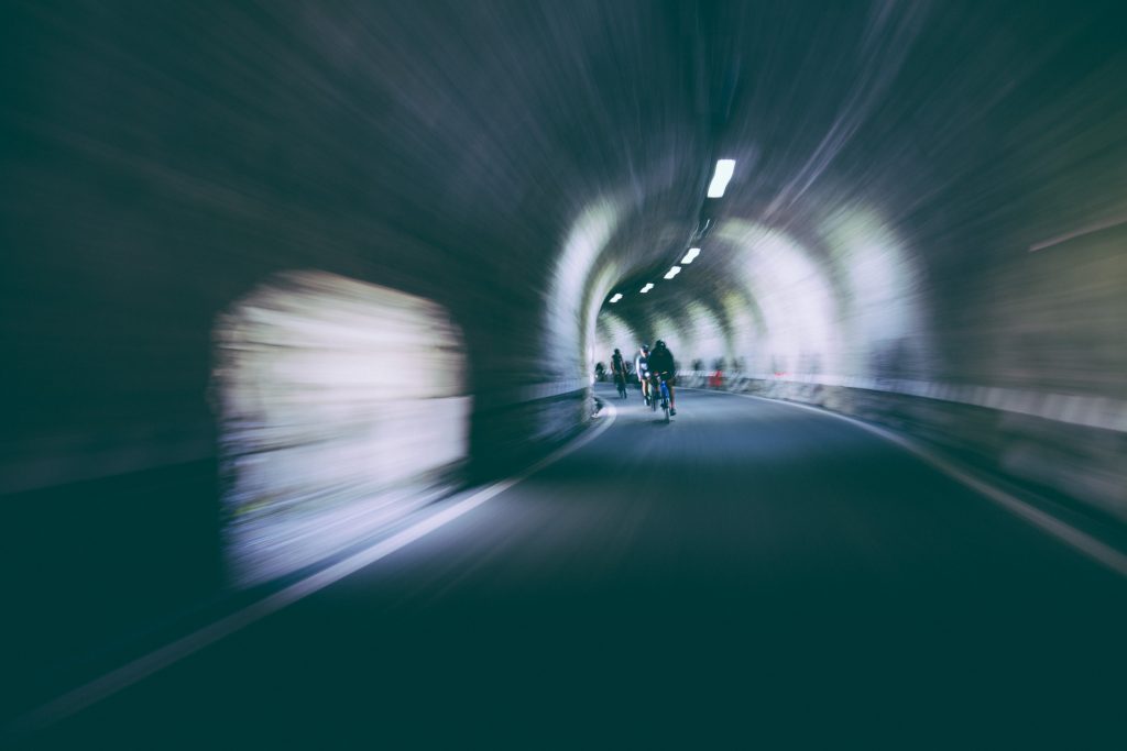 Passaggio in galleria. Foto Different Media Productions