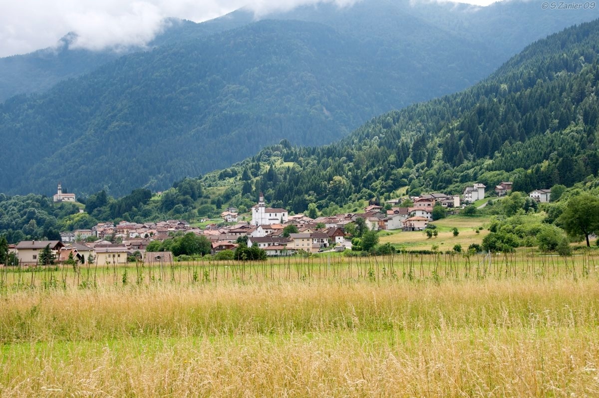 Il borgo di Sutrio, in Carnia. Foto @ wikimedia commons