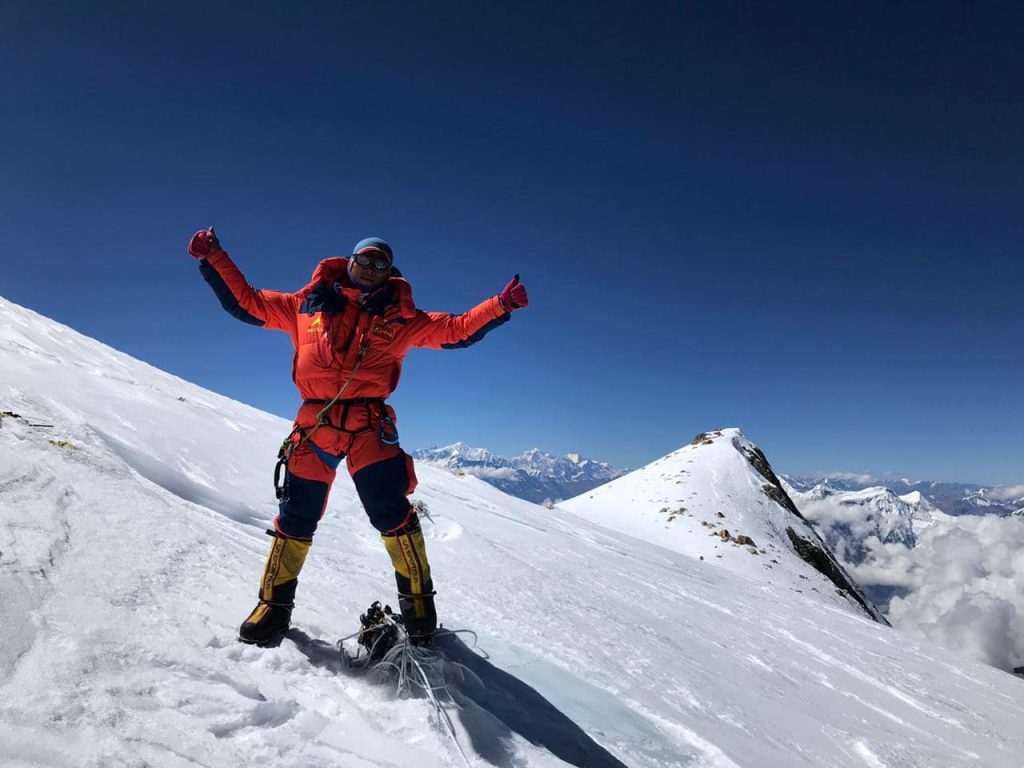 C3 Manaslu, sherpa del team di Seven Summit Treks durante la preparazione della via. Foto @ Seven Summit Treks