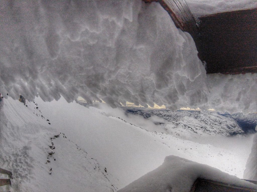 Aria invernale alla Capanna Gnifetti - Foto FB Rifugi Monterosa