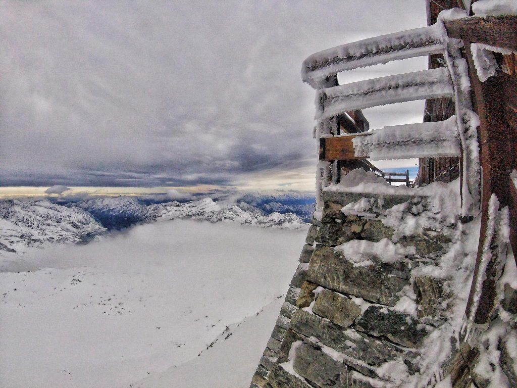 Ghiaccio e neve alla Capanna Gnifetti - Foto FB Rifugi Monterosa