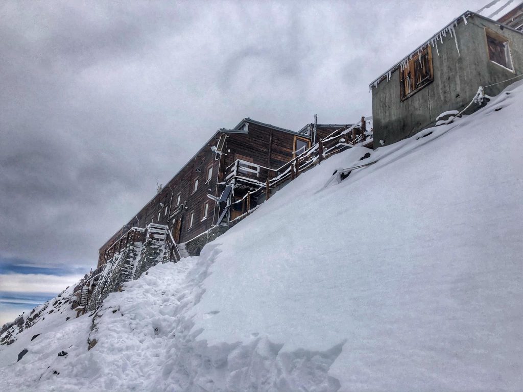 Capanna Gnifetti già in veste invernale - Foto FB Rifugi Monterosa