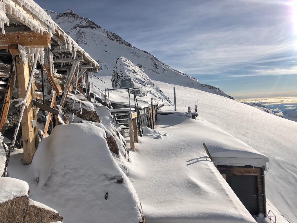 Capanna Gnifetti già in veste invernale - Foto FB Rifugi Monterosa