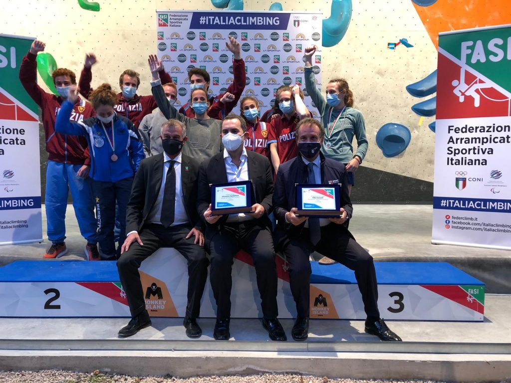 Foto di gruppo in sede di premiazione - Foto FB FASI