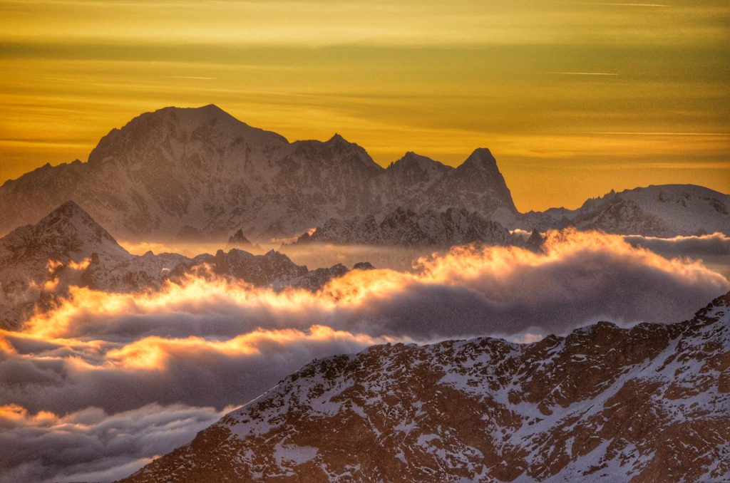 Tramonto sul Rosa - Foto FB Rifugi Monterosa