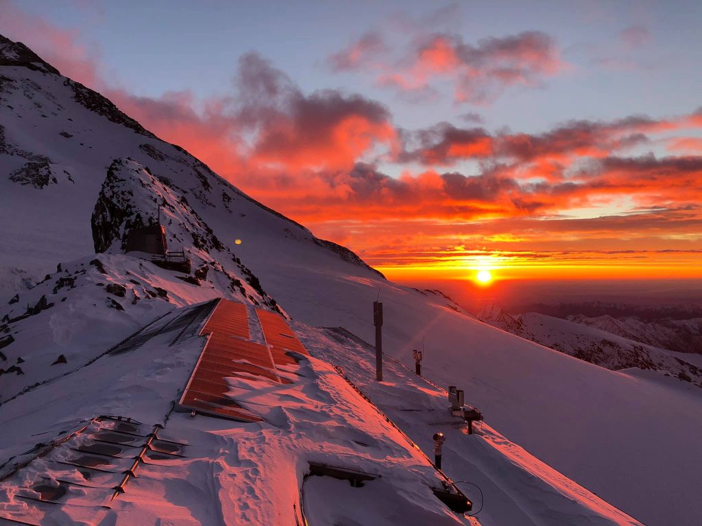 Alba mozzafiato - Foto FB Rifugi Monterosa