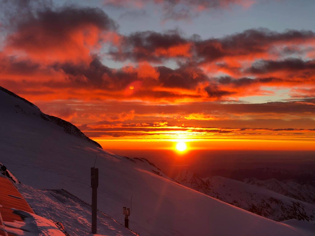 Alba mozzafiato - Foto FB Rifugi Monterosa