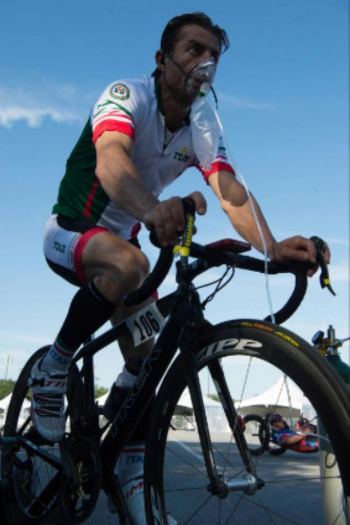 Carlo in sella alla sua bici.