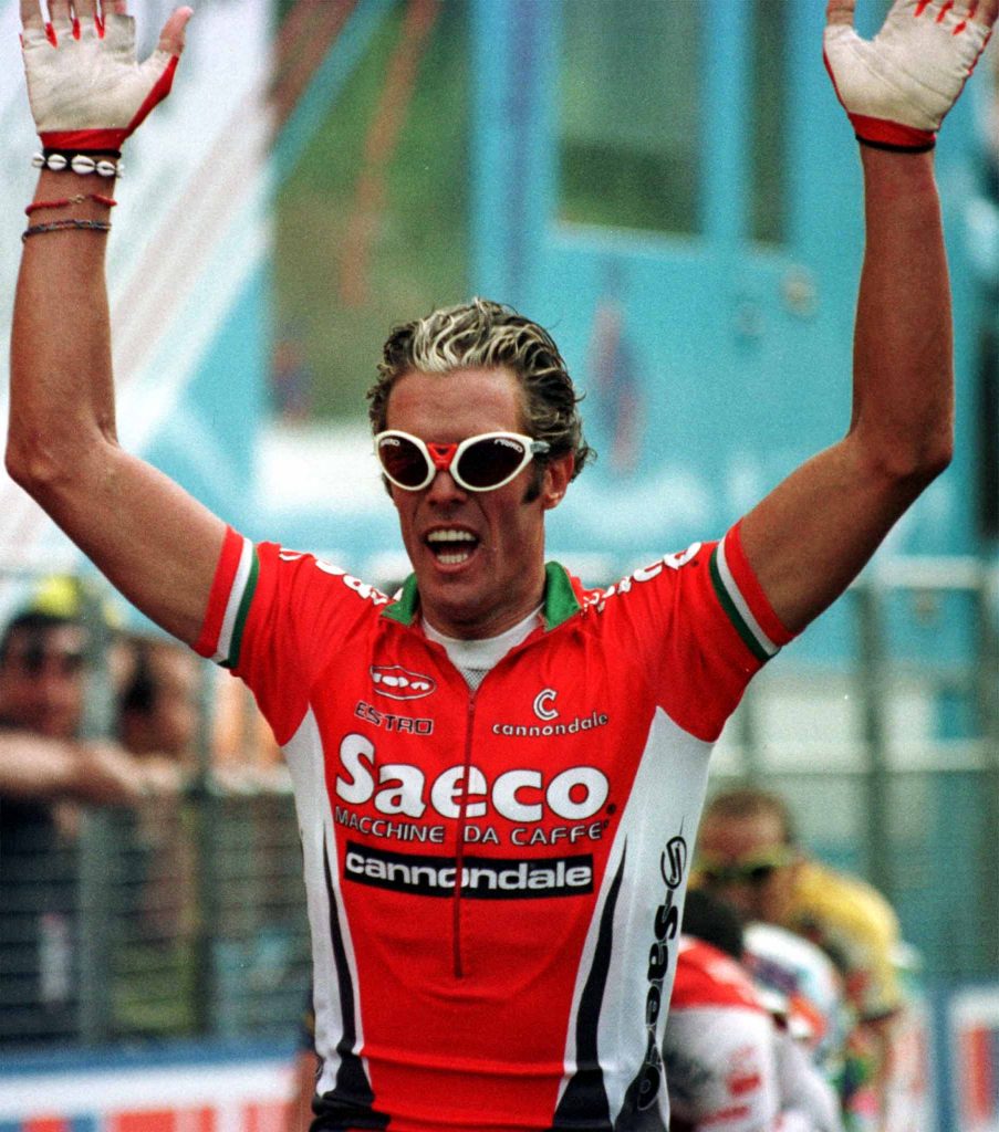 Vittoria di tappa al Giro per Mario Cipollini. Foto Ansa