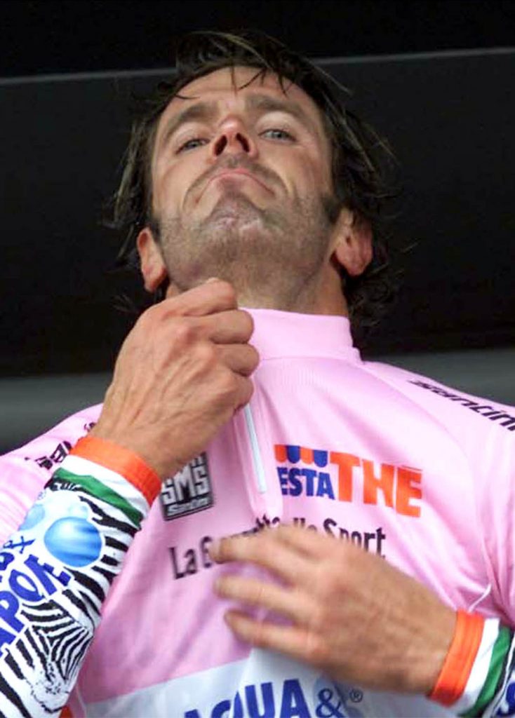 Mario Cipollini in maglia rosa al Giro d