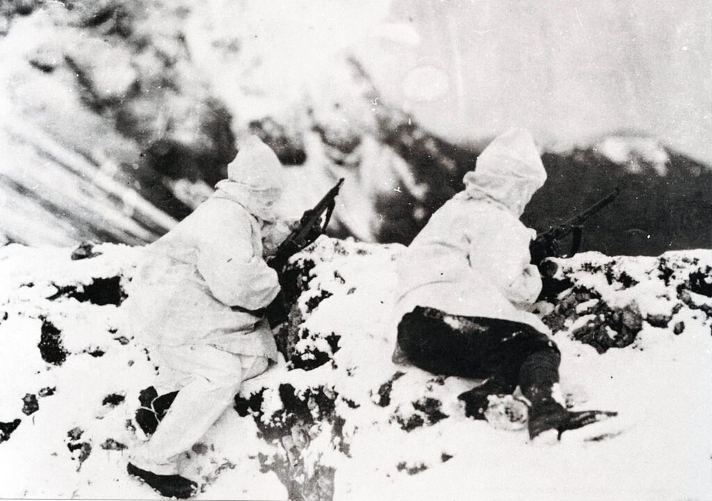 Prima guerra Mondiale, una pattuglia alpina in una postazione in alta quota. Foto @ ANSA