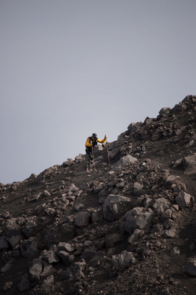 Verso la cima del vulcano. Foto Ilaria Cariello