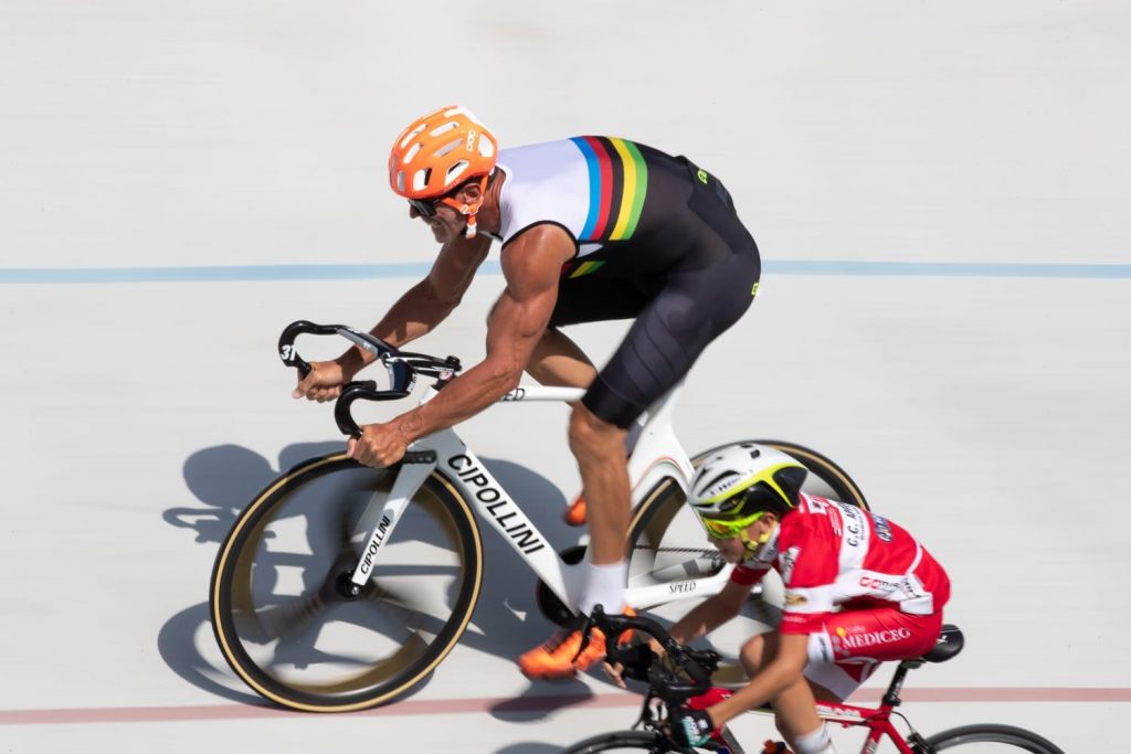Mario in pista con un piccolo campione. Foto archivio Cipollini