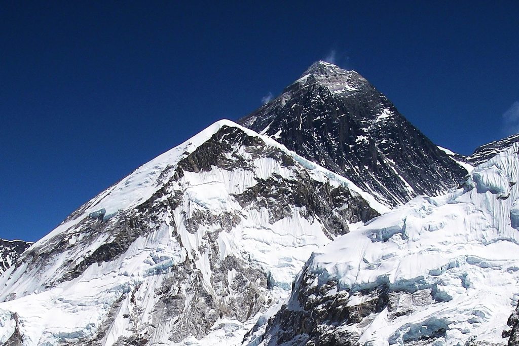 L'Everest visto dal versante nepalese.