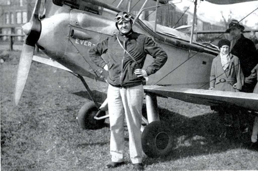Maurice Wilson con il suo aereo.