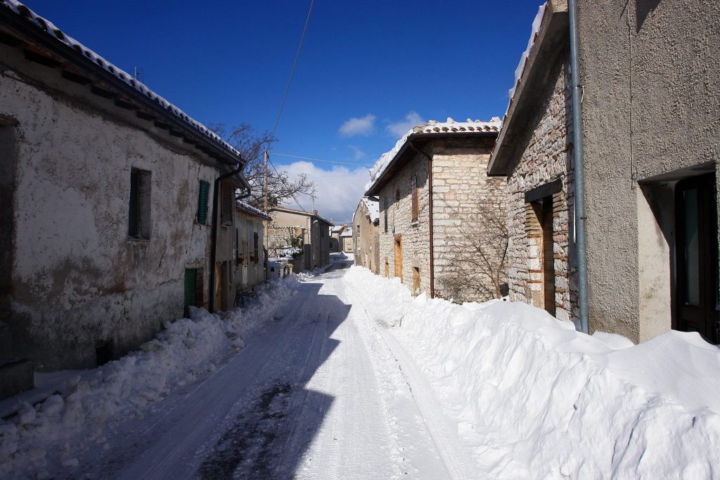 La neve a Cupi in uno scatto del 2015 - Foto FB Rifugio escursionistico di Cupi