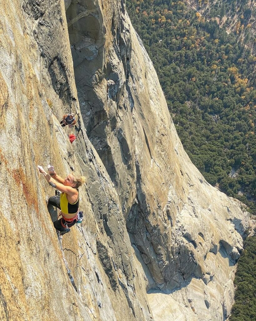 Emily Harrington su Golden gate - Foto Instagram Adrian Ballinger