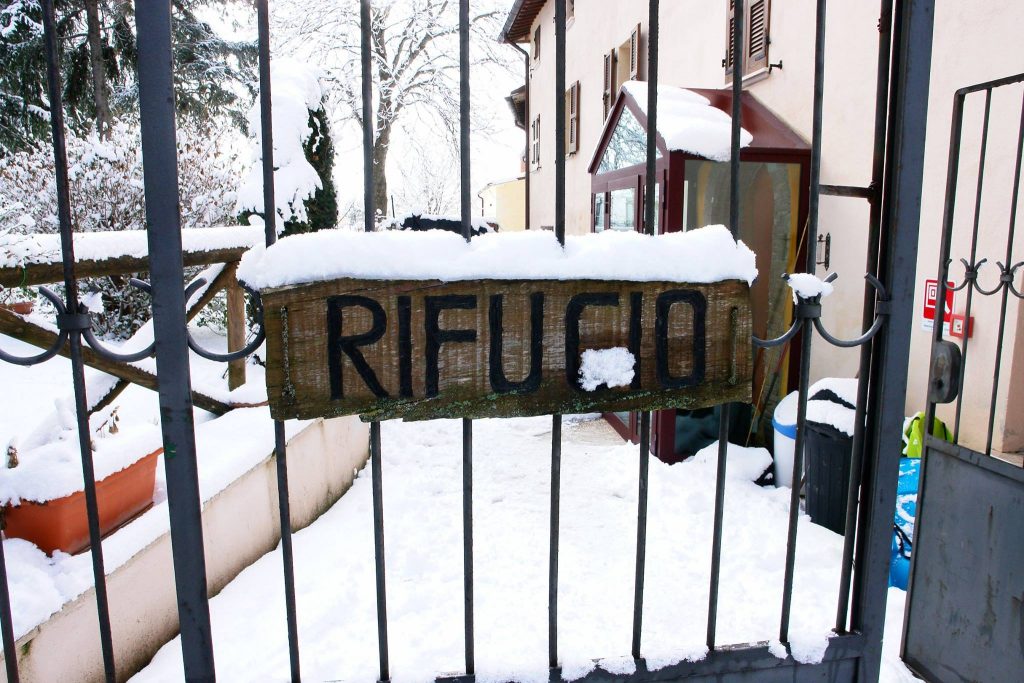 Il vecchio rifugio sotto la neve - Foto FB Rifugio escursionistico di Cupi