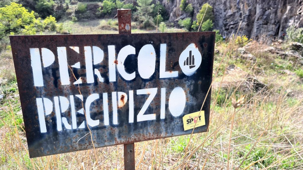 Cava di Ciampino, un vecchio cartello