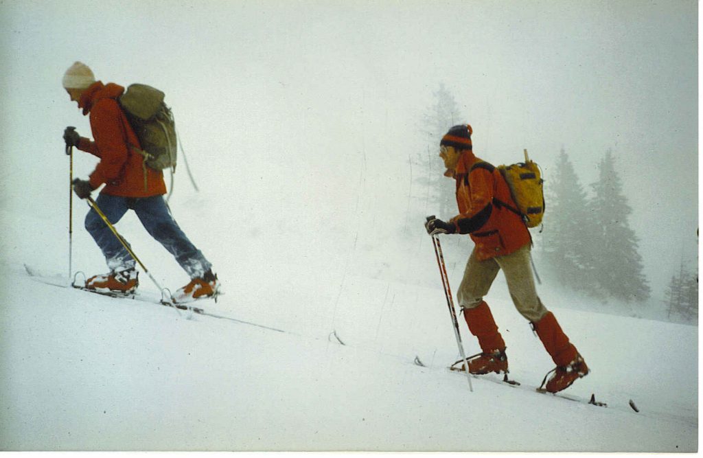 Fritz Barthel in salita con l'attacchino nel 1984. Foto archivio Dynafit