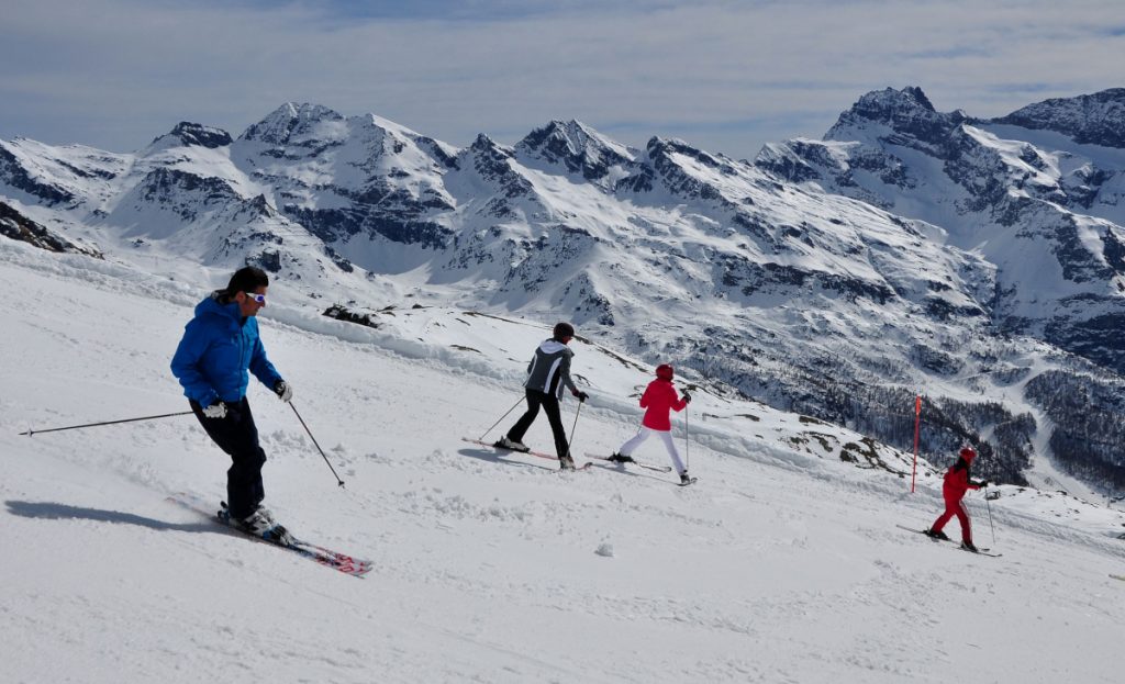 Sciatori al Colle della Bettaforca, tra Gressoney e Ayas