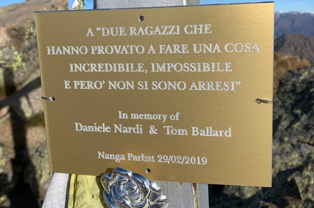 Il dettaglio della targa sul Monte Barone