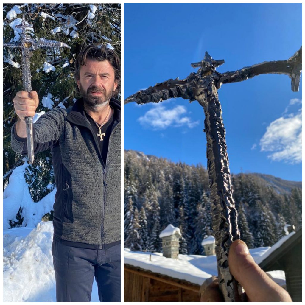 La piccozza della libertà dei popoli di montagna - Foto FB Gabriele Maquignaz