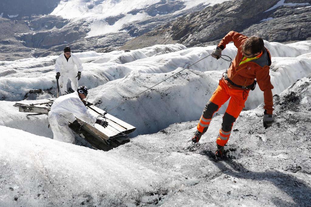 Recupero reperti sul Gauli - Foto ANSA EPA/PETER KLAUNZER