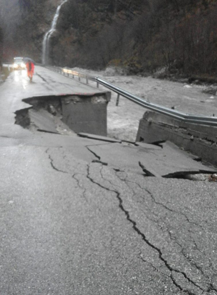 Danni nella Valle del Mis - Foto ANSA FACEBOOK VENETO STRADE SPA