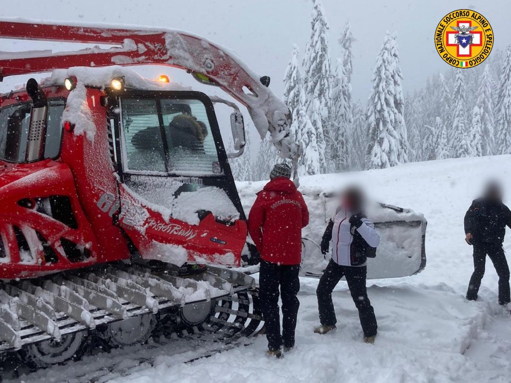 Interventi a Falcade - Foto ANSA/PRESS OFFICE/VIGILI DEL FUOCO