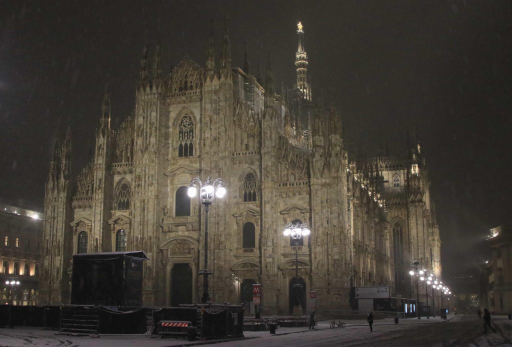 La neve a Milano - Foto ANSA / PAOLO SALMOIRAGO