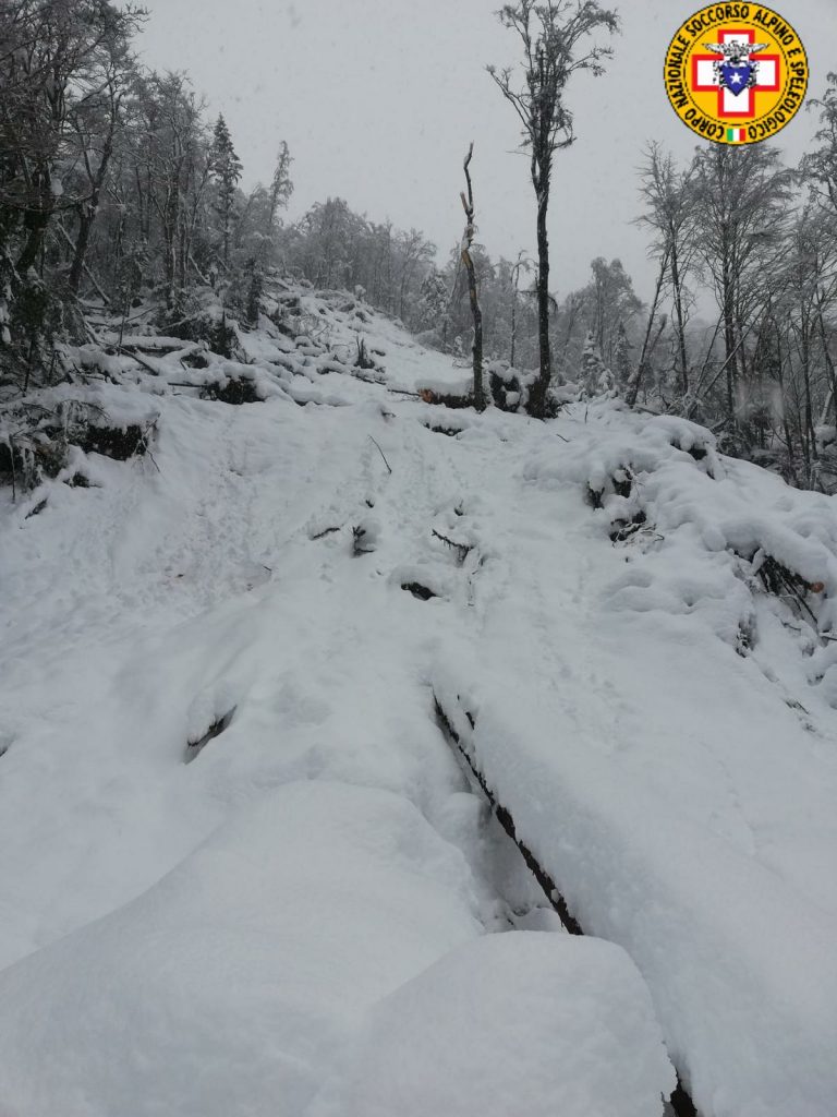 Trasporto della bombola a Sigilletto - Foto CNSAS FVG