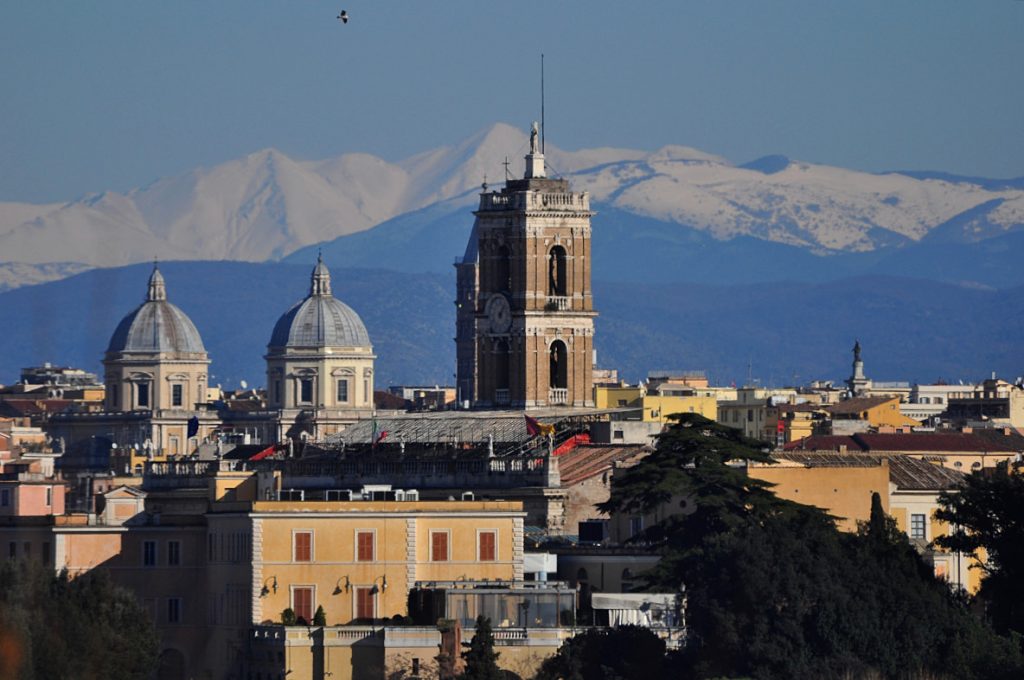 Il Campidoglio e il massiccio del Velino dal Gianicolo