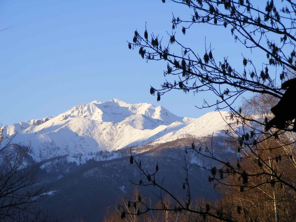 Il Monte Bo dalla Colma di Biella. Foto @ F Ceragioli - wikimedia commons