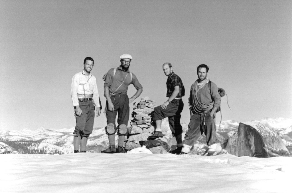 Tom Frost, Royal Robbins, Chuck Pratt e Yvon Chouinard sulla cima di El Capitan dopo l