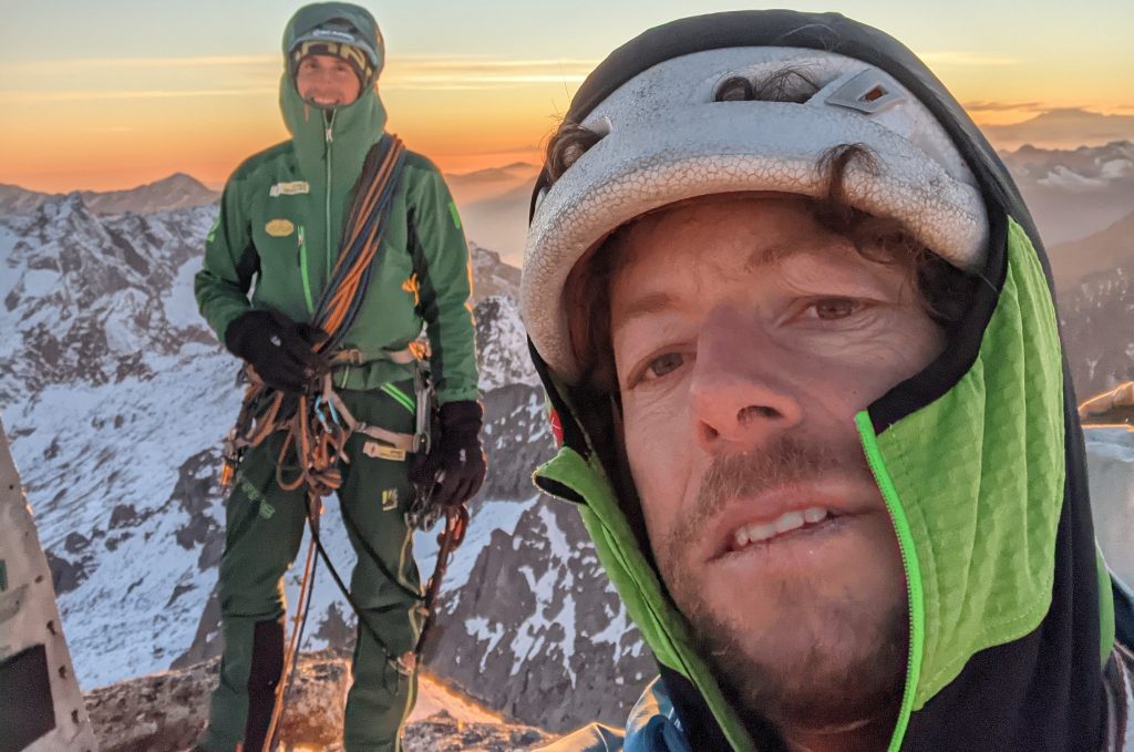 Matteo e Silvan in cima al Pizzo Badile. Foto archivio Matteo Della Bordella