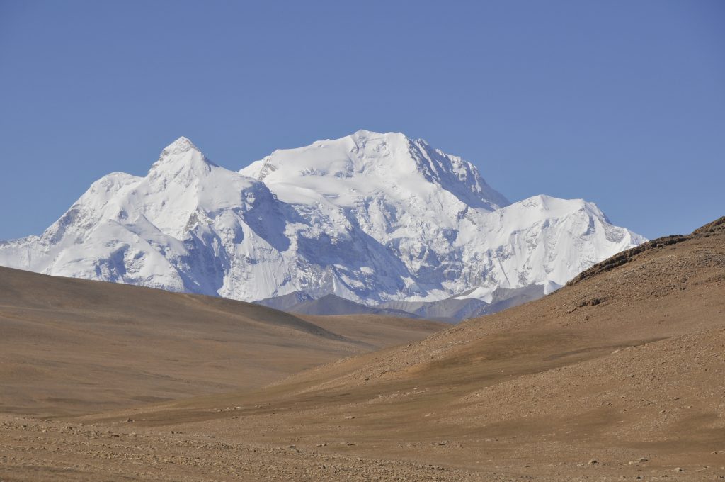 Vista panoramica sullo Shisha Pangma. Foto Wikimedia Commons