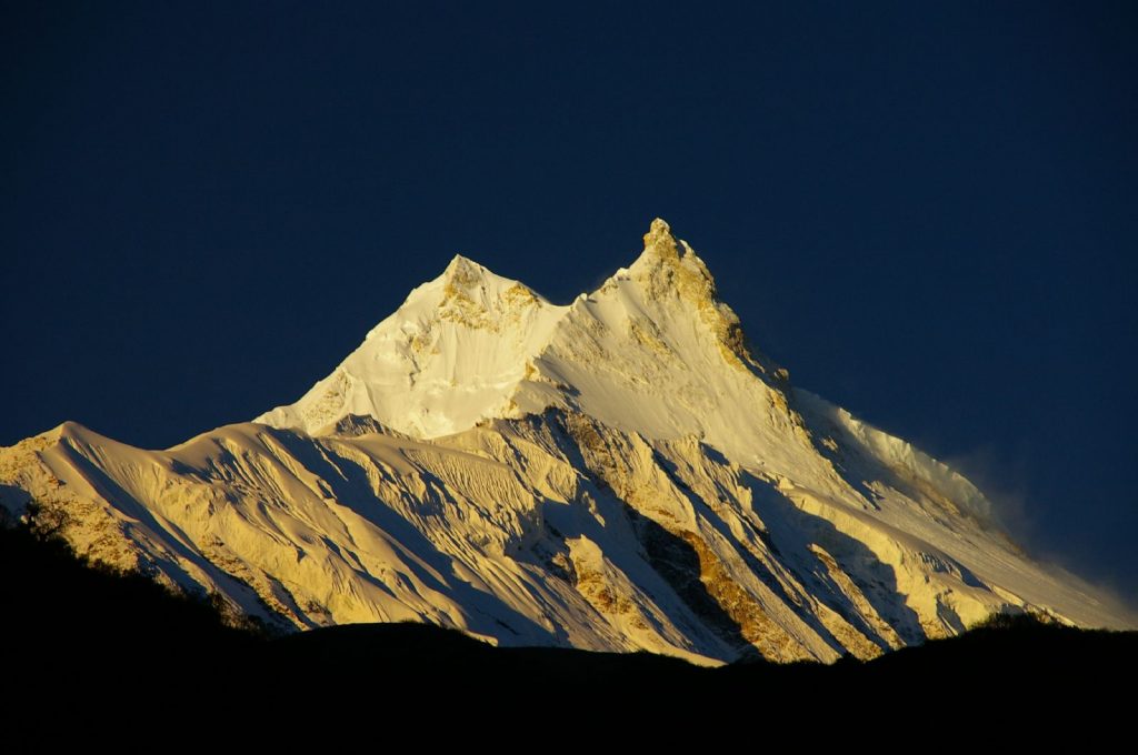 Alba sul Manaslu. Foto @ Ben Tubby - flickr.com - wikimedia common 