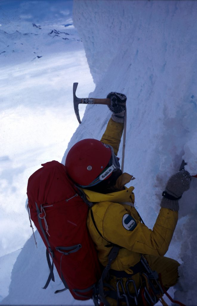 Mario Conti in scalata sul Cerro Torre. Foto archivio Gruppo Ragni della Grignetta